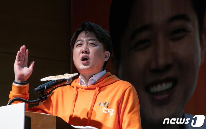 [사진] 지지 호소하는 이준석 개혁신당 대표
