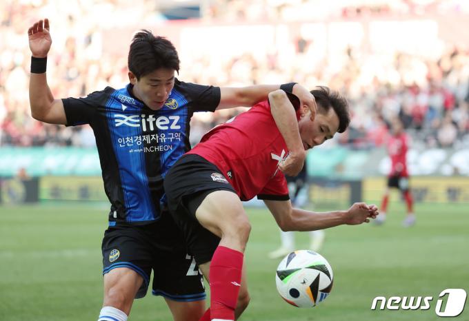 [사진] '온 몸으로 막아보는'