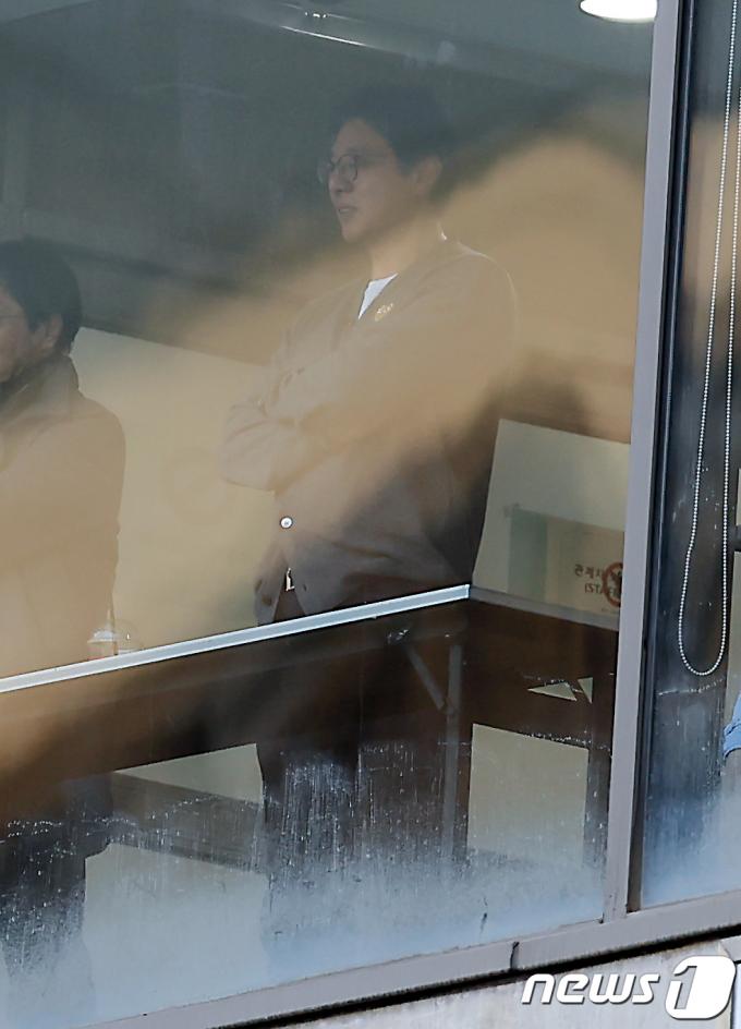 [사진] 경인더비 지켜보는 황선홍 감독
