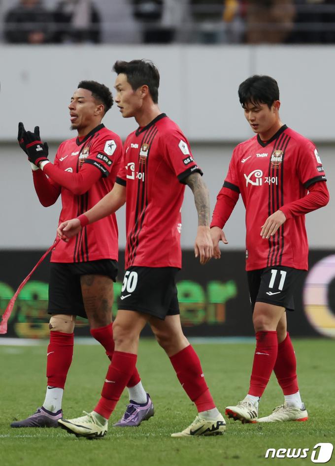 [사진] 홈 개막전 무승부 거둔 FC서울