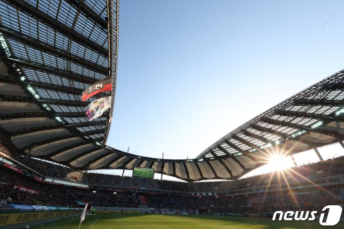 [사진] 최다 관중 찾은 FC서울 홈 개막전