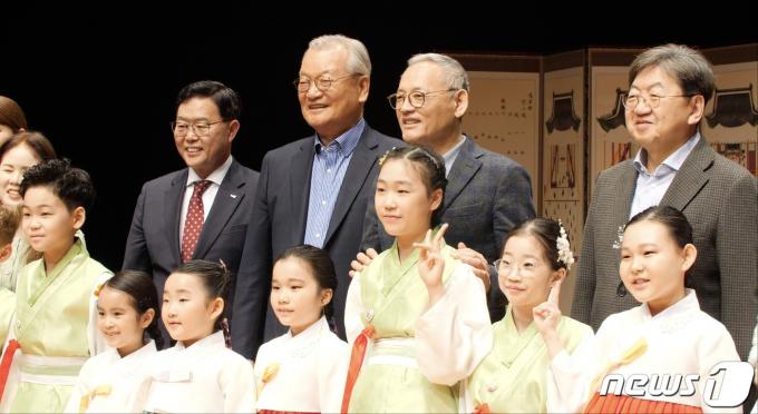 [사진] 유인촌 장관, 제214회 영재한음회 관람