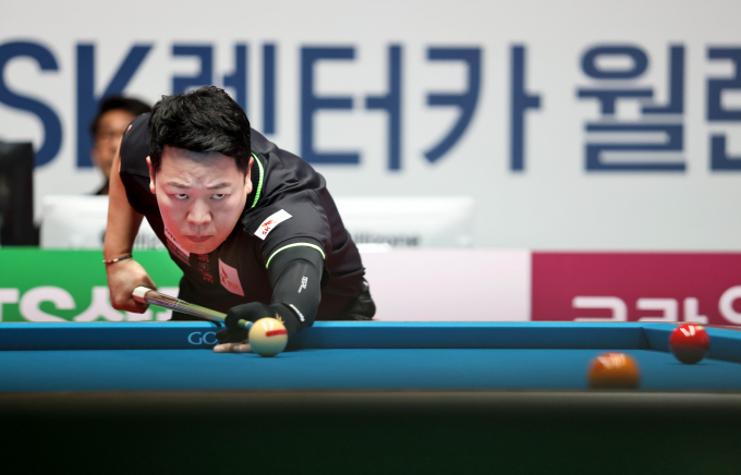 강동궁이 지난 10일 오후 제주 한라체육관에서 열린 ‘SK렌터카 제주특별자치도 PBA-LPBA 챔피언십 2024’ PBA 32강 조별리그 H조 2차전에서 비롤 위마즈를 풀세트 끝에 꺾고 2연승을 내달렸다. /사진=PBA 제공
