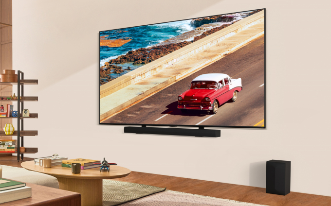 LG 프리미엄 LCD TV인 LG QNED TV와 하나의 제품처럼 잘 어울리는 LG 사운드바 ‘S70TR’. / 사진=LG전자