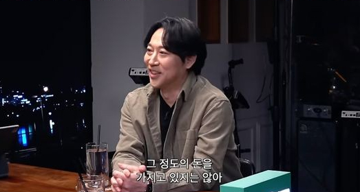 피아니스트 겸 작곡가 이루마가 재산 7조 루머에 대해 해명했다. /사진='피식쇼' 유튜브 캡처