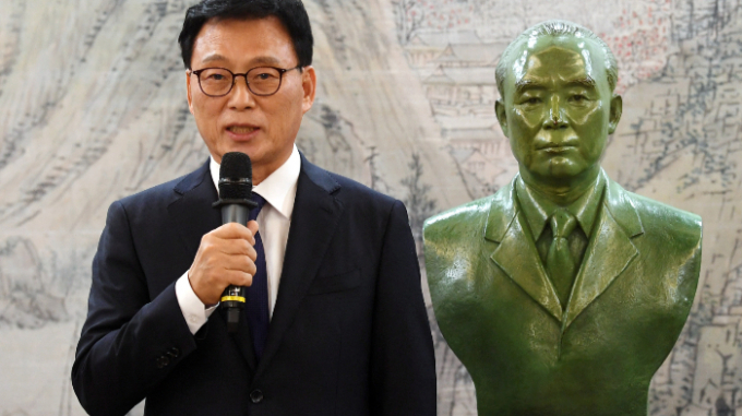  당내 경선에서 탈락한 박광온 더불어민주당 전 원내대표가 "당이 (수원 선거운동 이끄는) 역할을 준다면 즐겁할 것"이라고 말했다. 사진은 지난해 12월19일 오후 서울 여의도 국회에서 열린 제25회 백봉신사상 시상식에서 대상 수상소감을 전하는 박광온 더불어민주당 의원. /사진=뉴시스