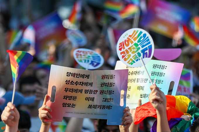 알본의 동성결혼 합법화 판결이 다음주에 진행된다. 사진은 지난해 7월1일 오후 서울 중구 삼일대로 일대에서 '제24회 서울퀴어문화축제' 참가자들이 행진을 시작하는 모습. /사진=뉴스1