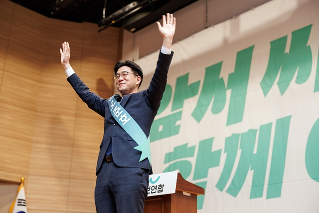 오준호 새진보연합 공동대표가 국회 대회의실에서 제22대 국회의원선거 후보자 출정식에서 인사를 하고 있다./사진제공=새진보연합