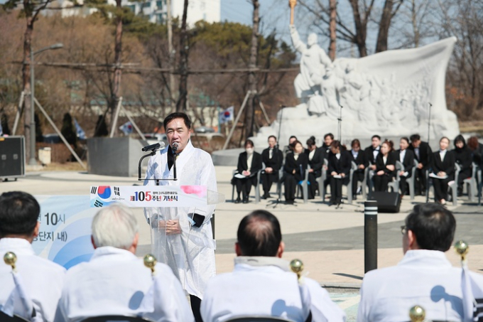 정장선 시장이 9일 평택 지역에서 만세운동이 처음 전개됐던 현덕면에서 열린 ‘평택3·1독립만세운동’ 기념식에서 인사말을 하고 있다. / 사진제공=평택시