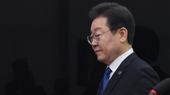 4·10 총선이 한달여 앞으로 다가와 이재명 더불어민주당 대표의 법원 출석이 재차 도마 위에 올랐다. 사진은 11일 서울 여의도 국회에서 열린 최고위원회의에 참석한 이재명 더불어민주당 대표. /사진=뉴스1