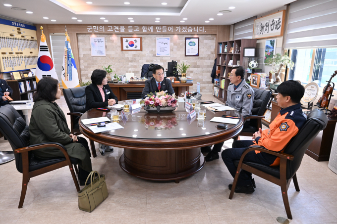 전진선 양평군수(가운데)가 ‘지역치안협의회 및 주요 기관장 회의’를 주재하고 있다. /사진제공=양평군