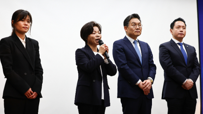 사진은 지난 10일 더불어민주연합 비례대표 국민후보 선출을 위한 공개오디션에서 추천 후보로 선발된 4인이 소감 발표하는 모습. 왼쪽부터 전지예 금융정의연대 운영위원, 정영이 전 전남 구례군 죽정리 이장, 김윤 서울대 의과대학 의료관리학교실 교수, 임태훈 국인권센터 소장. /사진=뉴시스