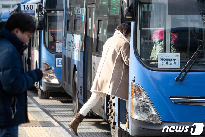서울시내 한 버스. ⓒ News1 유승관 기자