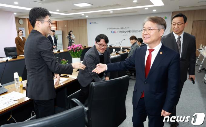 [사진] 이정식 노동부 장관, 한국고용정보원 방문