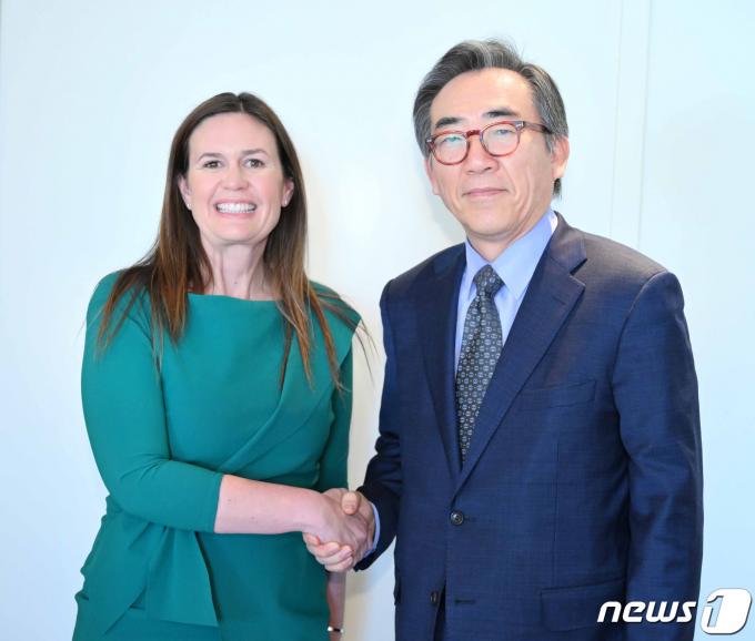 [사진] 사라 샌더스 아칸소 주지사 접견한 조태열 장관