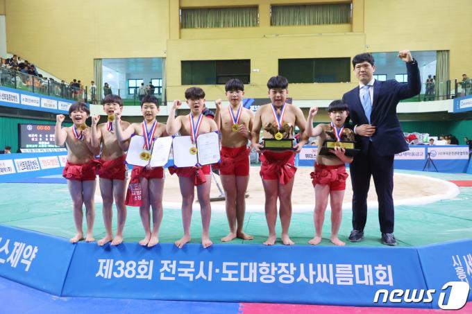 [사진] 초등부 단체전 우승 차지한 교방초