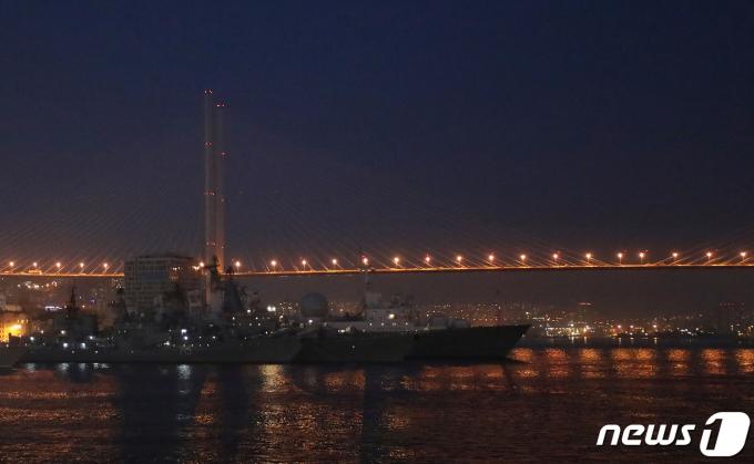 러시아 블라디보스토크역 인근 해상에 해군 함정이 모여 있다. 2019.4.22/뉴스1 ⓒ News1 이재명 기자