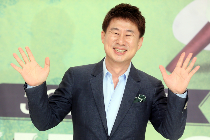 방송인 남희석이 '전국노래자랑' 새 MC로 첫발을 내딛는다. 사진은 지난 2015년 9월 서울 영등포구 타임스퀘어 아모리스 홀에서 열린 라이프 엔터네인먼트 채널 O tvN의 39금 토크쇼 '어쩌다 어른' 제작발표회에 참석한 방송이 남희석. /사진=머니투데이