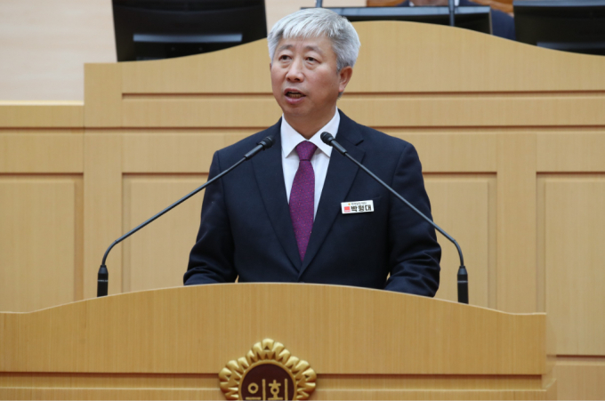 박형대 전남도원이 12일 전남도의회 378회 임시회 본회의에서 '한국농어촌공사의 농지임대수수료 폐지를 촉구하고 있다. /전남도의회