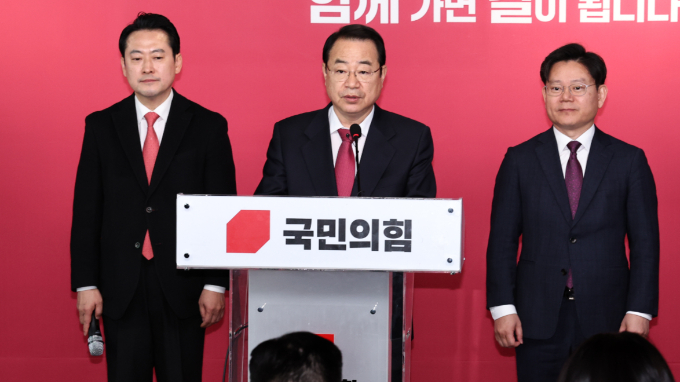 국민의힘 공천관리위원회가 12일 서울 여의도 중앙당사에서 경선 결과를 발표했다. 이날 한기호·김형동·강대식·이용 의원이 본선행을 확정했다. 사진은 지난 8일 중앙당사에서 공천 심사를 발표하는 정영환 공관위원장. /사진=뉴스1