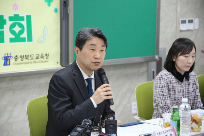 이주호 부총리 겸 교육부장관이 12일 충북 진천군 상신초를 방문해 늘봄학교의 안정적 정학을 위해 지원하겠다는 내용의 발언을 하고 있다. /사진= 뉴시스
