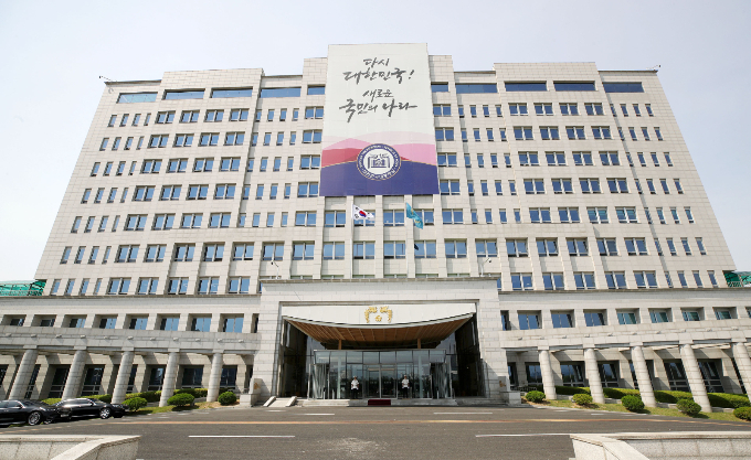 대통령실 관계자가 12일 오후 서울 용산 대통령실에서 취재진을 만나 야당이 '이종섭 특검법안'을 발의한 것에 대해 이해할 수 없다는 입장을 내놓았다. 사진은 서울 용산 대통령실 청사. /사진=뉴시스