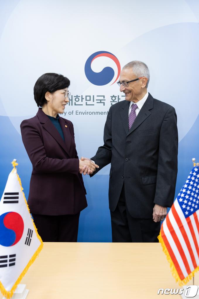 [사진] 한화진 장관, 존 포데스타 미국 대통령 국제기후정책 선임고문 접견