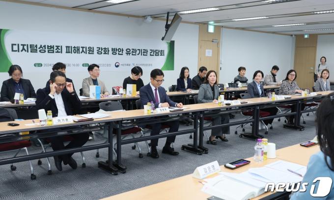[사진] 신영숙 차관, 디지털성범죄 피해지원 강화방안 간담회 참석