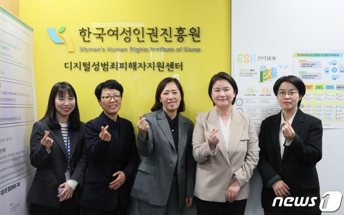 [사진] 신영숙 차관, 디지털성범죄 피해지원 강화방안 간담회 참석