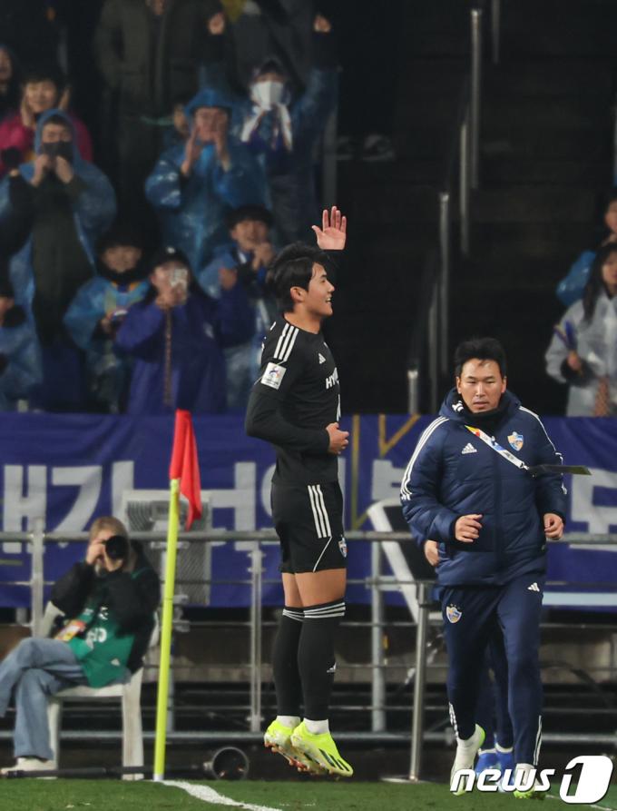 [사진] 선제골 넣은 설영우