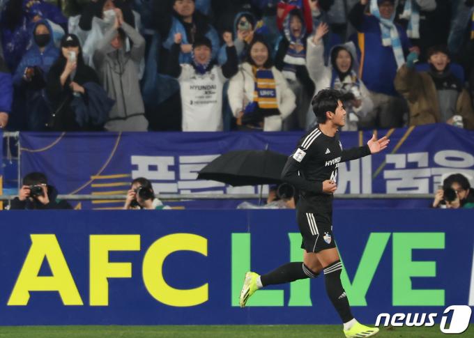 [사진] 설영우, 홈 팬들에게 득점 선물