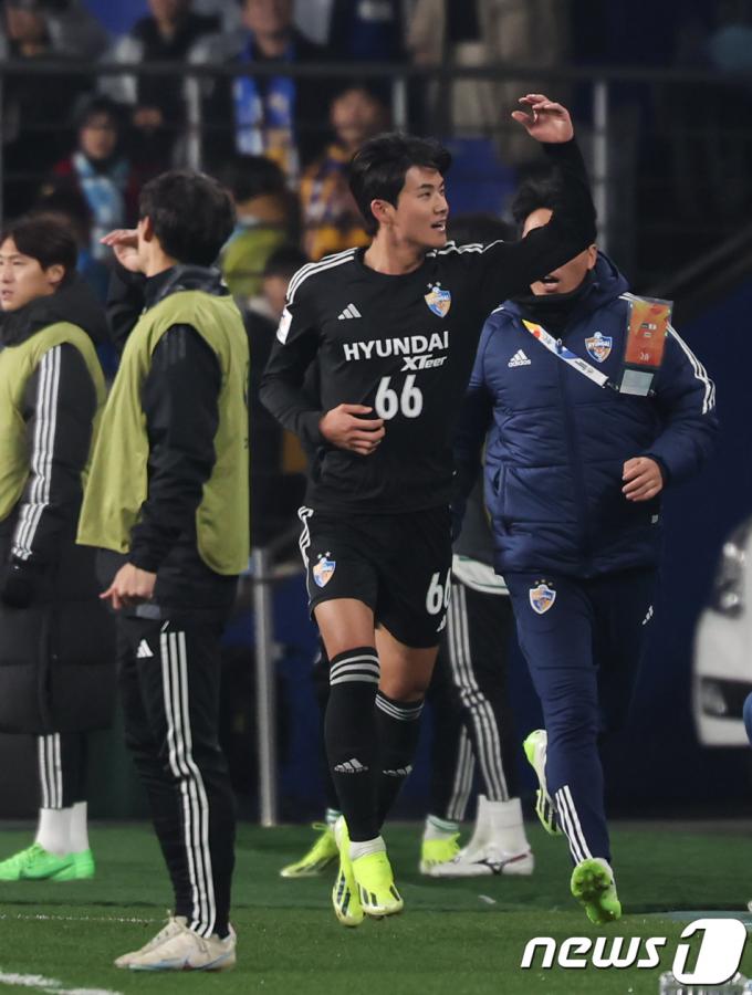 [사진] 설영우, 선제골의 주인공