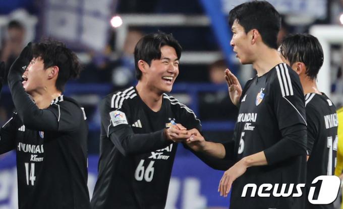[사진] '결승골' 설영우, 함박웃음