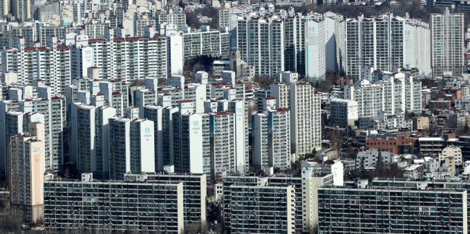 지난 1월 서울 강남구 삼성동 아이파크 전용면적 175㎡가 지난해 7월(62억원)보다 27억원 오른 90억원에 거래되며 신고가를 기록했다. 사진은 서울시내 한 아파트 밀집 지역. /사진=뉴스1