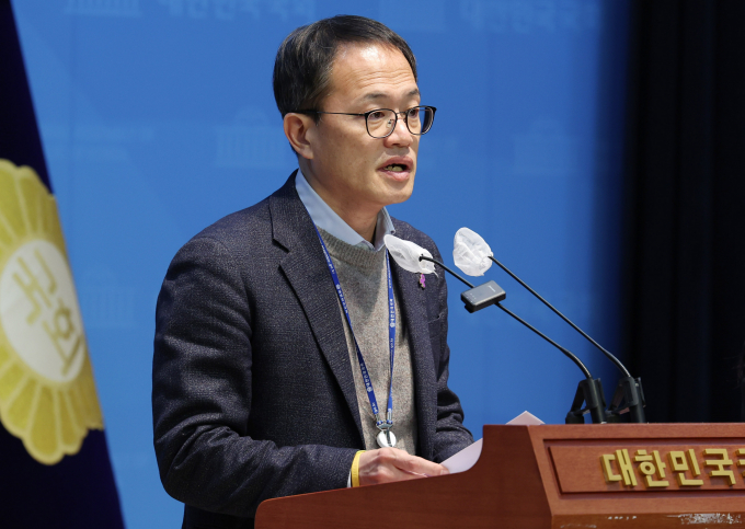 13일 박주민 더불어민주당 원내수석부대표가 조국 조국혁신당 대표의 1호 공약인 '한동훈 특검(특별검사)법' 발의에 대해 개인적으로 필요성을 인정한다고 밝혔다. 사진은 박 원내수석부대표가 지난 1월19일 서울 여의도 국회에서 '강성희 의원 과잉제압 논란·김건희 여사 관련 의혹 등 현안질의를 위한 국회운영위 개회 요구' 기자회견을 하는 모습. /사진=뉴시스