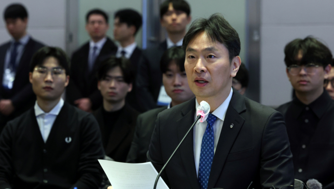 이복현 금육감독원장이 13일 오전 서울 여의도 한국경제인연합회 컨퍼런스센터에서 열린 개인투자자와 함께하는 열린토론에서 모두 발언을 하고 있다./사진=뉴시스
