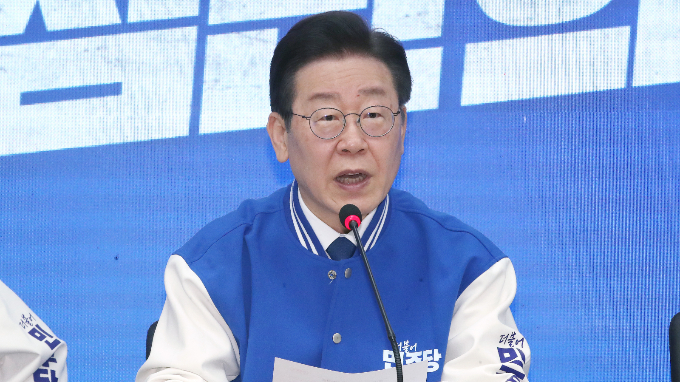 이재명 더불어민주당 대표가 오는 14일부터 15일까지 4·10 총선을 앞두고 지방 지원 유세에 돌입한다. 사진은 이날 오전 이 대표가 서울 여의도 중앙당사에서 열린 선대위에서 발언하는 모습. /사진=뉴스1