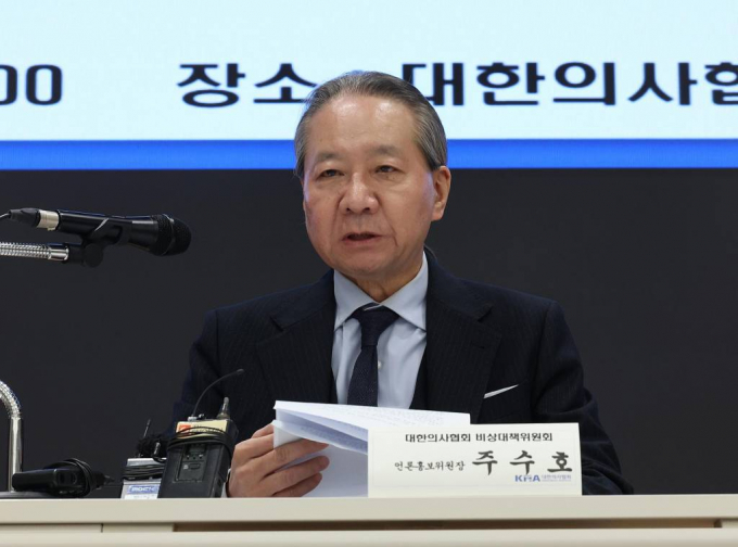 주수호 대한의사협회 비상대책위원회 언론홍보위원장이 개인 SNS를 통해 과거 음주운전을 하다가 사망 사고를 일으킨 것에 대해 사과했다. 사진은 지난 11일 서울 용산구 대한의사협회에서 '의대정원 증원 저지를 위한 비상대책위원회 정례 브리핑'에서 발언하는 주 위원장. /사진= 뉴시스 