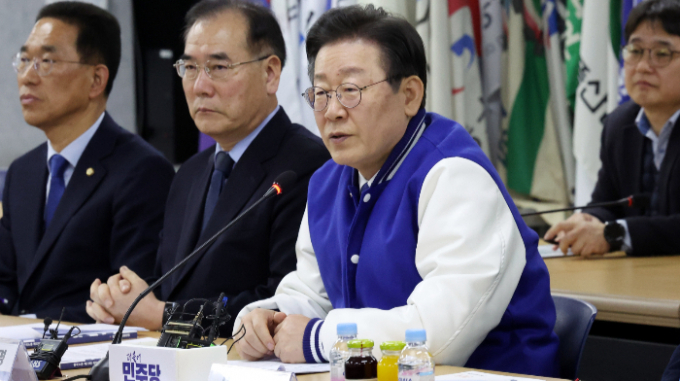이재명 더불어민주당 대표가 한국노동조합총연맹(한국노총)을 방문해 노동시간 단축 의지를 다졌다. 사진은 13일 오후 서울 여의도 한국노총에서 열린 '더불어민주당·한국노총 정책 간담회'에서 발언하는 이재명 더불어민주당 대표. /사진=뉴시스