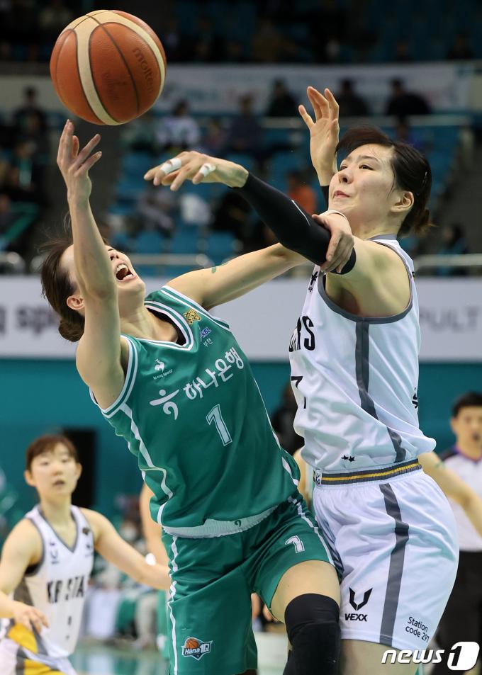 [사진] 박지수, 어딜 넘봐!
