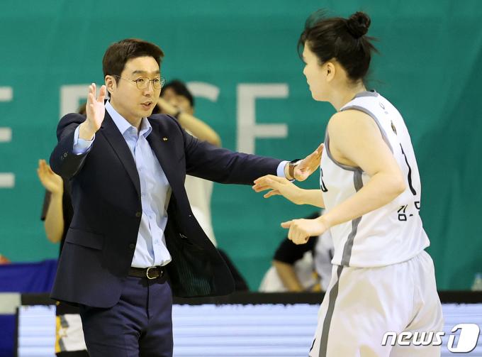 [사진] 김완수 감독, 잘하고 있어!