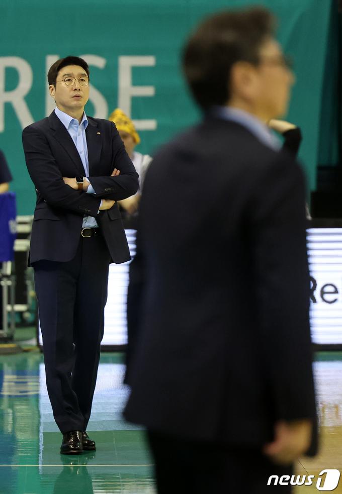 [사진] 김완수 감독, 경기에 끝까지 집중하자