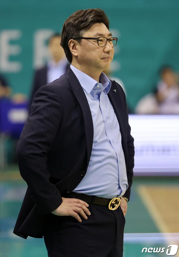 [사진] 김도완 감독, 참 안풀린다
