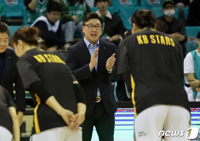 [사진] 김도완 감독, 박지수 대단해!