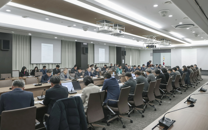  임병택 시흥시장이 지난 13일 시청 글로벌센터에서 개최한 확대공감회의에서 '동 중심 행정'을 강조하고 있다.  / 사진제공=시흥시