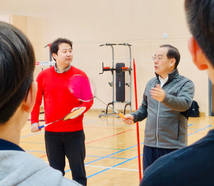 14일 하윤수 부산교육감(오른쪽)과 함께 아침체인지에 참여한 국민의힘 수영구 후보 장예찬(왼쪽)/사진=장예찬캠프