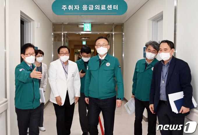 [사진] 의료시설 점검 나선 이한경 행정안전부 재난안전관리본부장