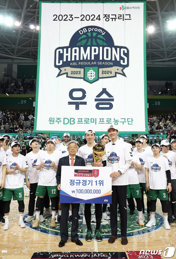 [사진] 정규리그 우승 기록한 DB
