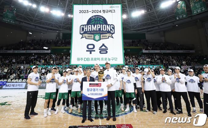 [사진] 정규리그 우승 기록한 DB