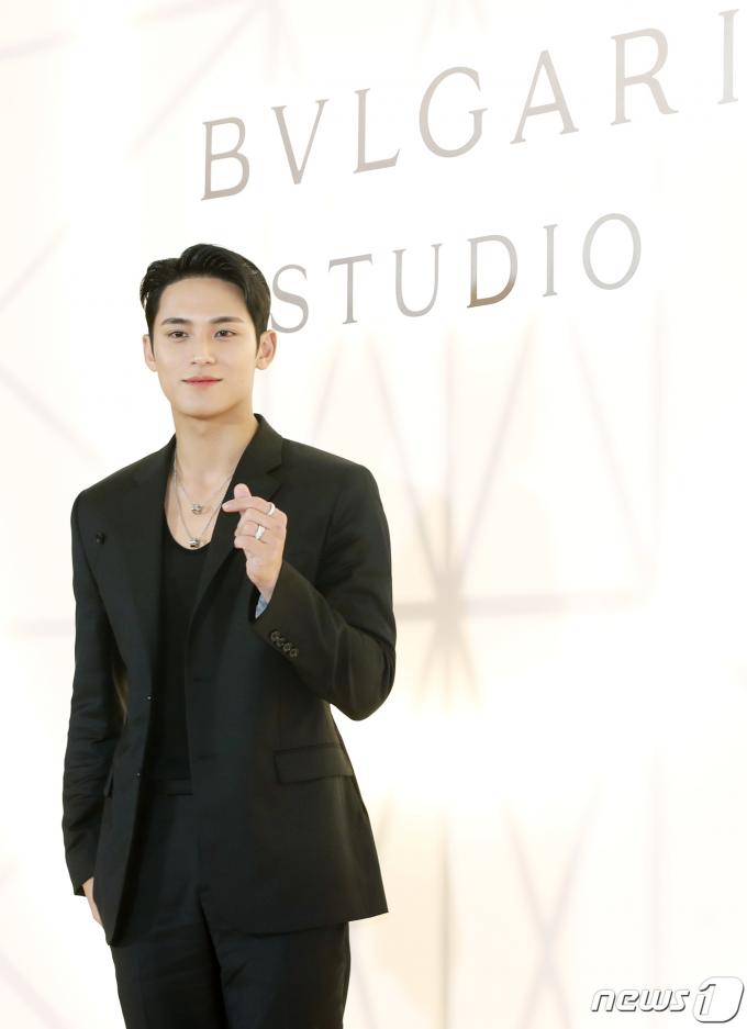[사진] 세븐틴 민규, 세상 혼자 사는 비주얼